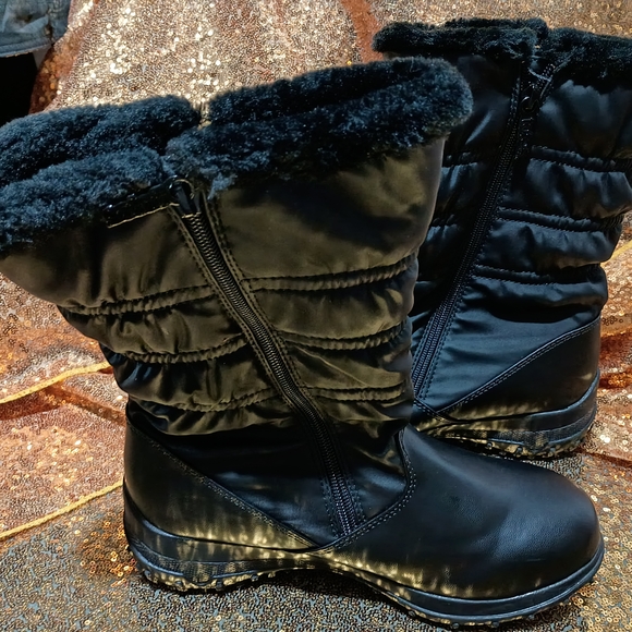 totes Black Winter Boots with Faux Fur Lining